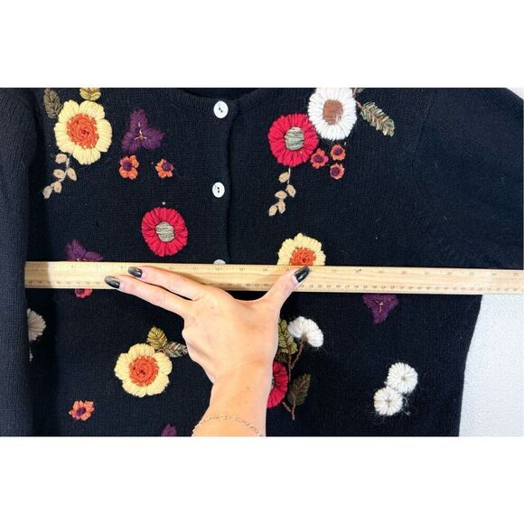 Vintage Orvis Women's 100% Wool Knitted Floral Embroidered Cardigan XL - Picture 6 of 9